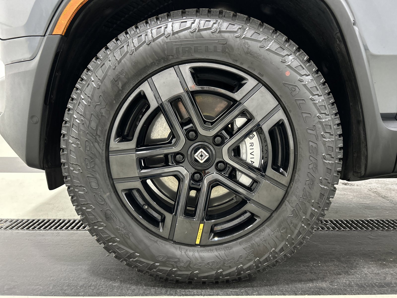 Used 2024 Rivian R1S Adventure AWD/4WD image 9