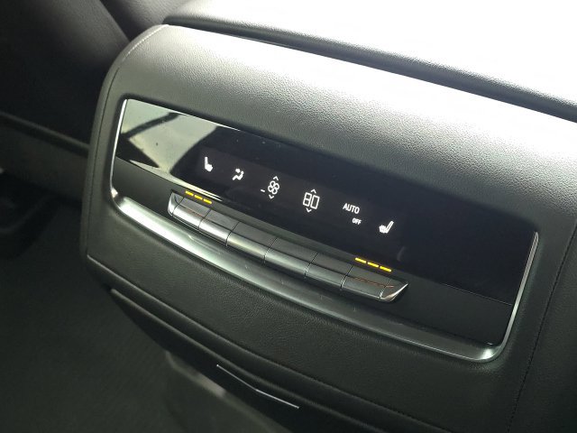 Used 2024 Cadillac Escalade Premium Luxury AWD/4WD image 18