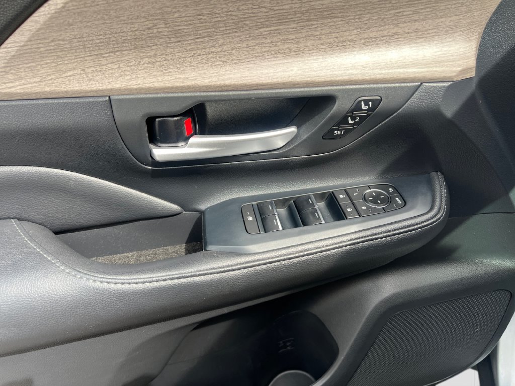Used 2024 Toyota Grand Highlander AWD image 12