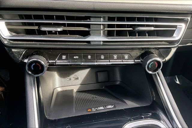 Used 2025 Chevrolet Traverse LT image 34