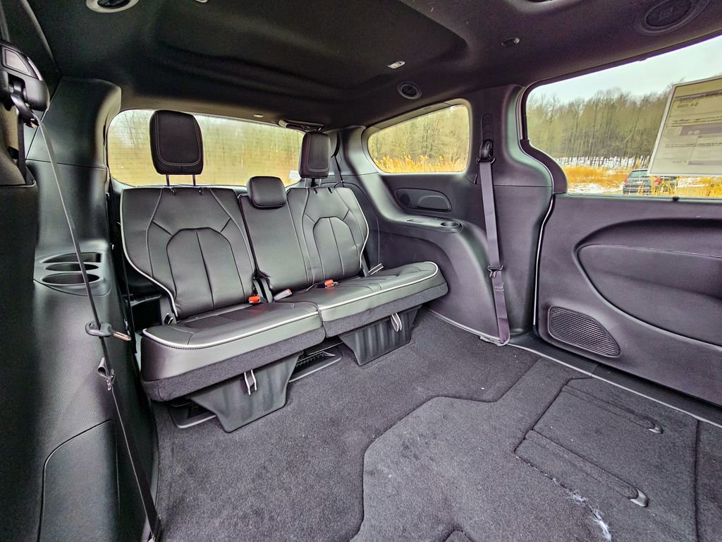 New 2026 Chrysler Pacifica Limited image 39