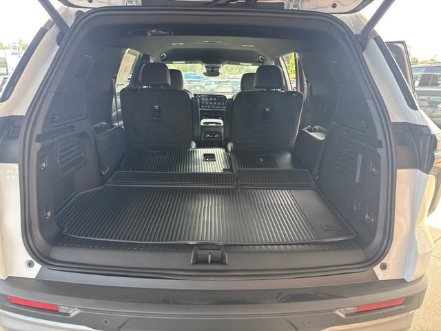 New 2026 Chevrolet Traverse LT w/ Driver Confidence Package AWD/4WD image 30