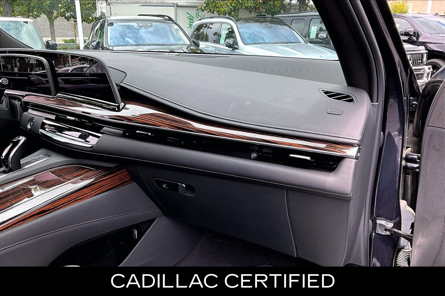 Certified 2023 Cadillac Escalade Premium Luxury AWD/4WD image 17