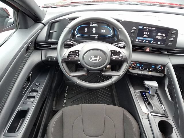 Certified 2025 Hyundai Elantra Sport FWD image 11