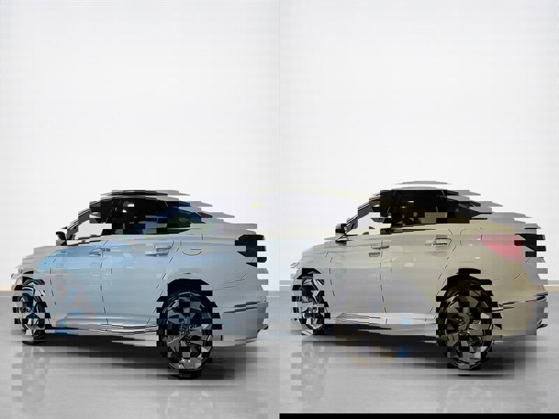 Used 2018 Honda Accord Touring image 7