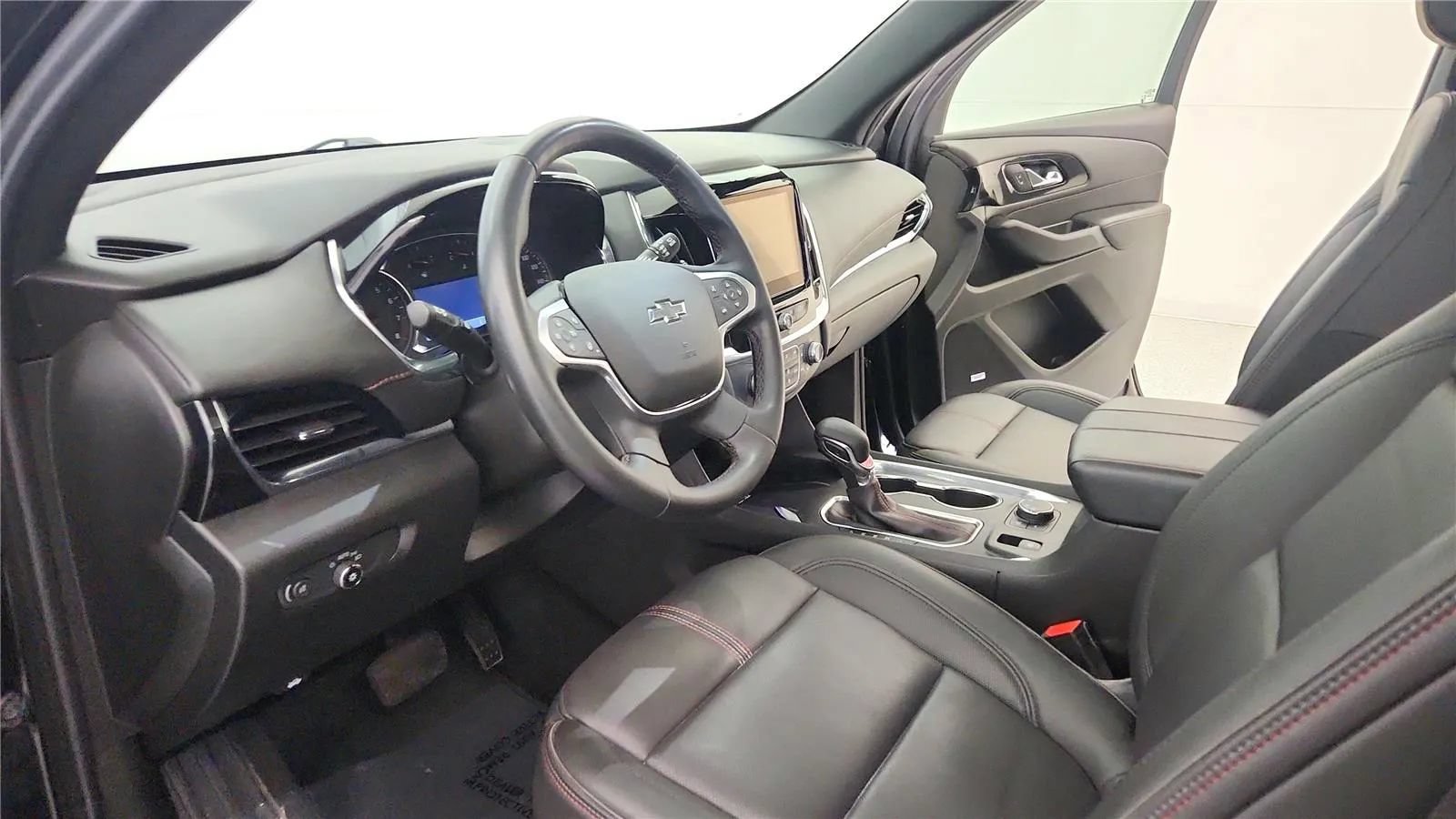 Used 2023 Chevrolet Traverse RS AWD/4WD image 25