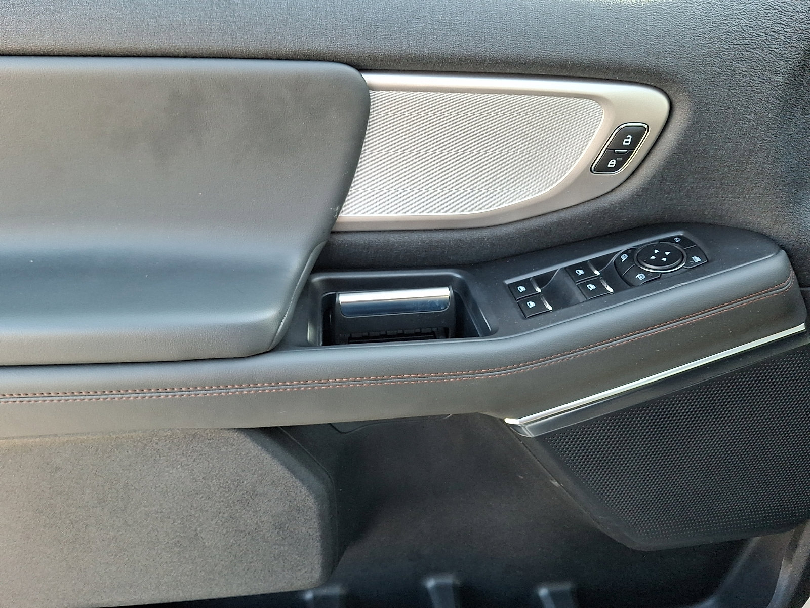 Certified 2025 Ford Expedition Active image 16