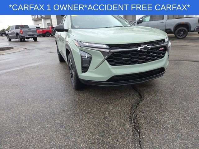 Used 2024 Chevrolet Trax RS w/ Sunroof Package FWD image 4