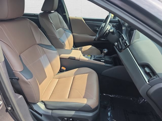 Certified 2025 Lexus ES 300h Ultra Luxury w/ Accessory Package (Z2) FWD image 10