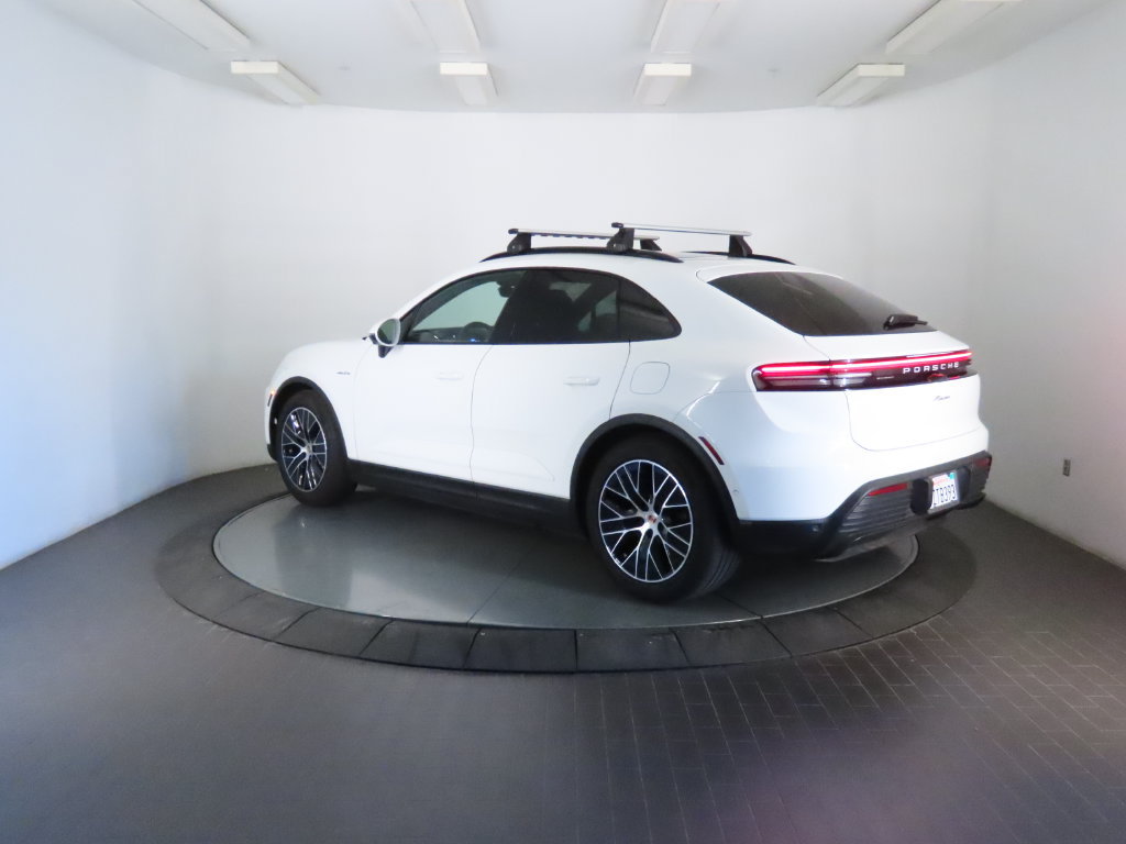 Certified 2025 Porsche Macan Electric w/ Premium Package RWD image 3