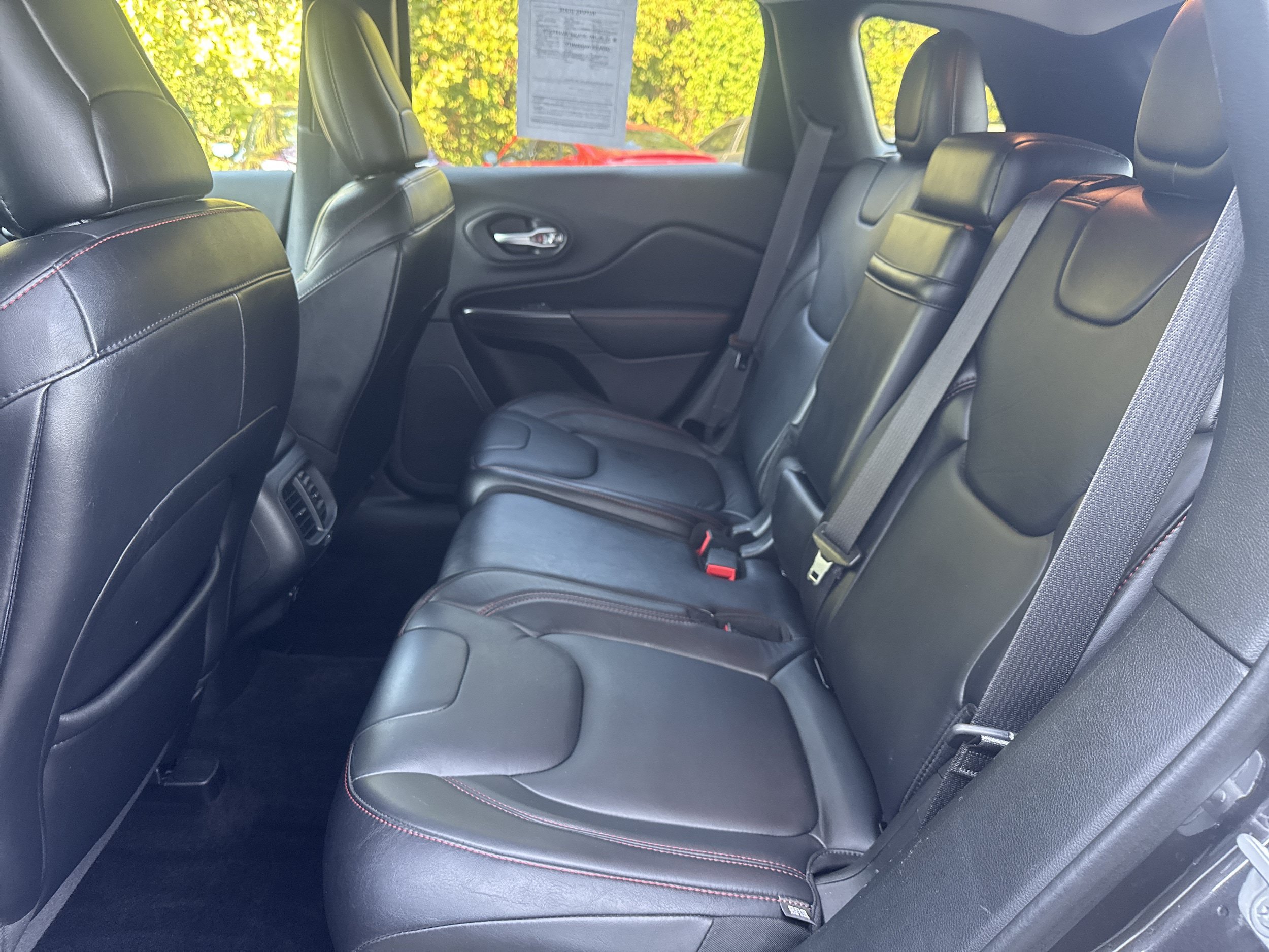 Used 2014 Jeep Cherokee Trailhawk w/ Comfort/Convenience Group AWD/4WD image 10