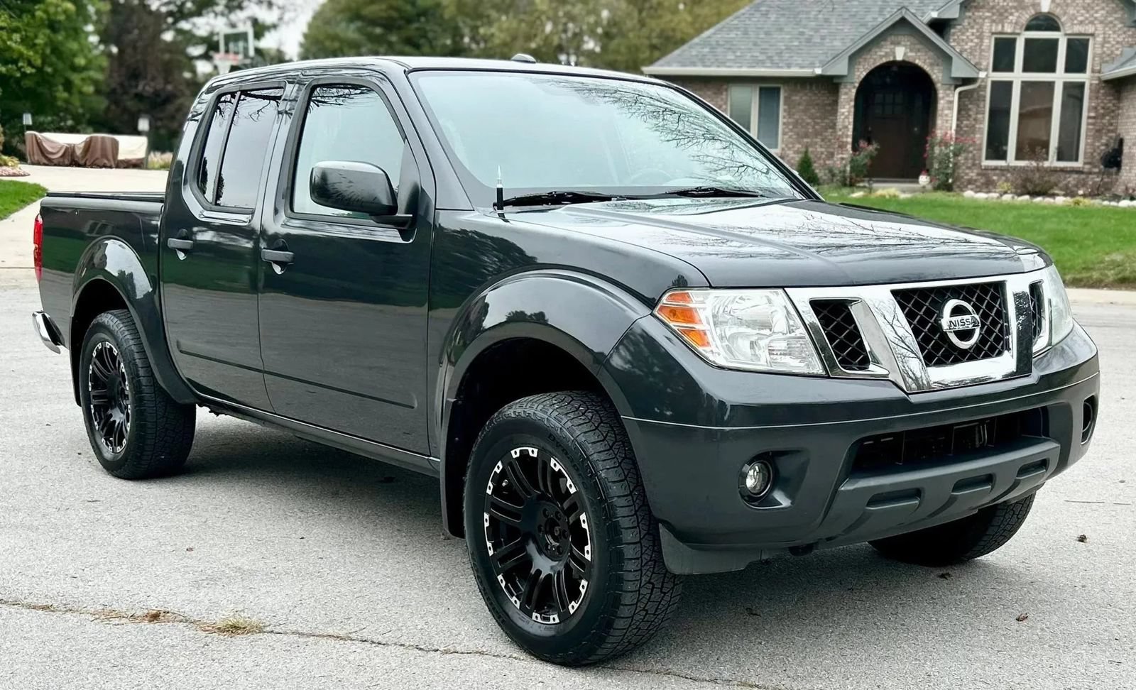Used 2012 Nissan Frontier SV w/ SV Premium Utility Pkg AWD/4WD image 1