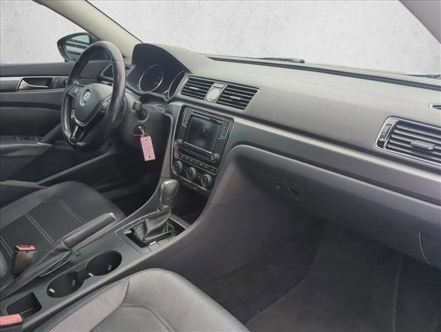 Used 2017 Volkswagen Passat 1.8T R-Line image 23