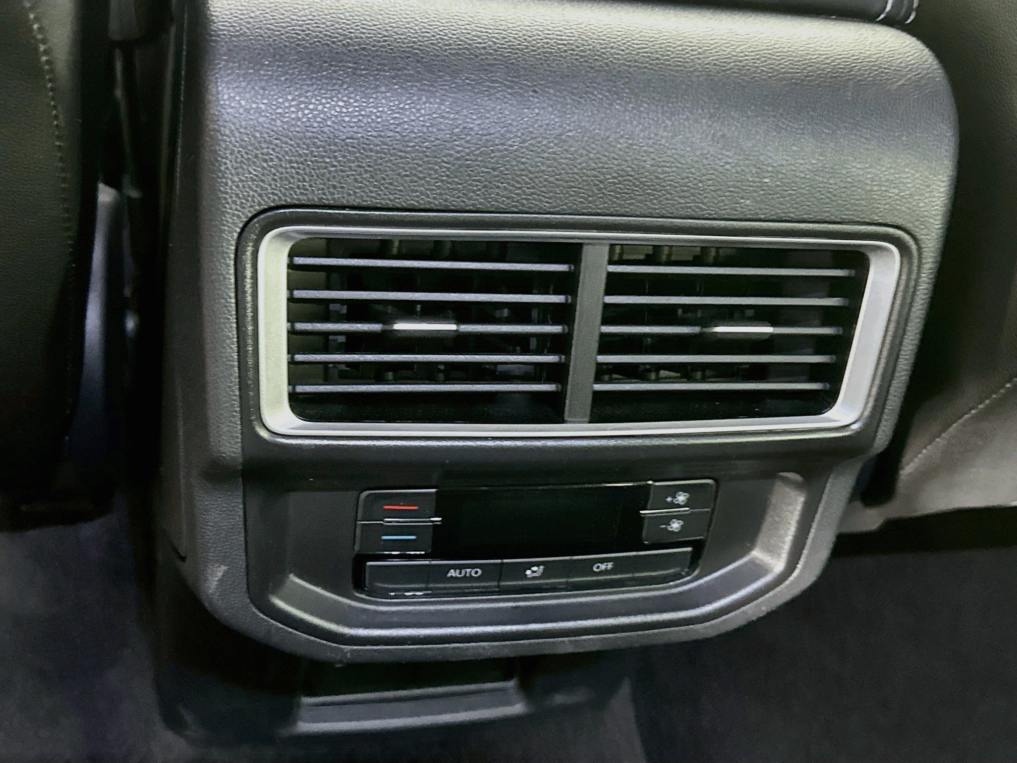 Used 2025 Volkswagen Atlas SE AWD/4WD image 27