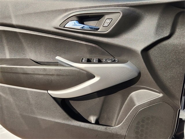 Used 2025 Chevrolet Trax LS w/ LS Convenience Package image 22