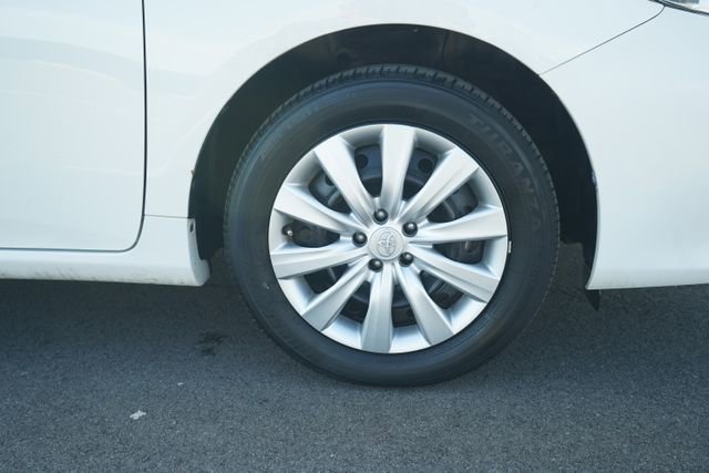 Used 2013 Toyota Corolla LE image 40