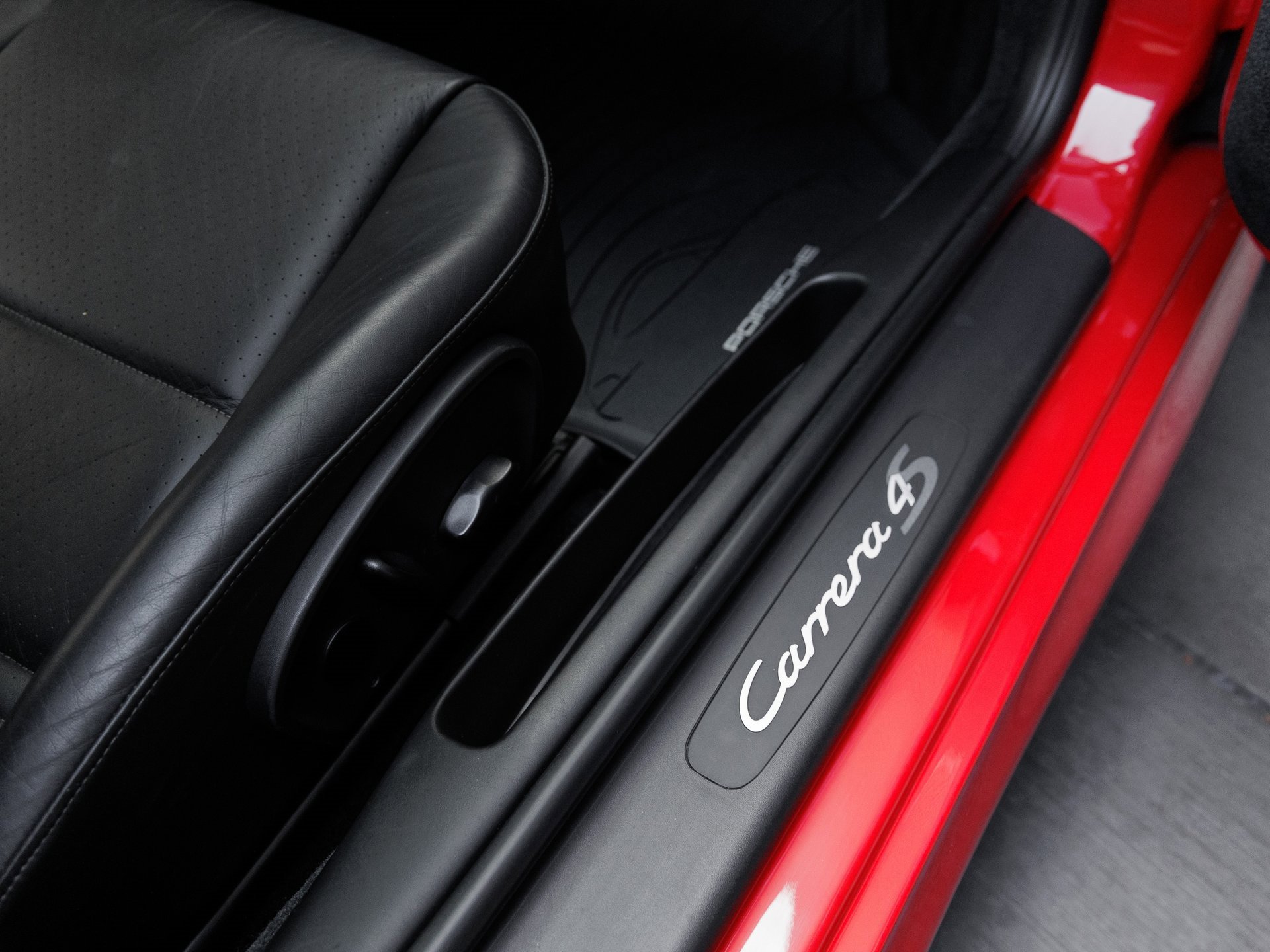 Used 2004 Porsche 911 Carrera 4S image 33