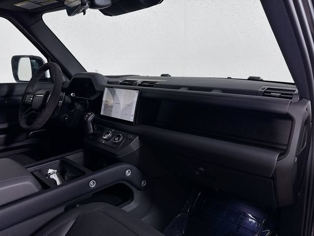 Certified 2024 Land Rover Defender 110 V8 AWD/4WD image 31