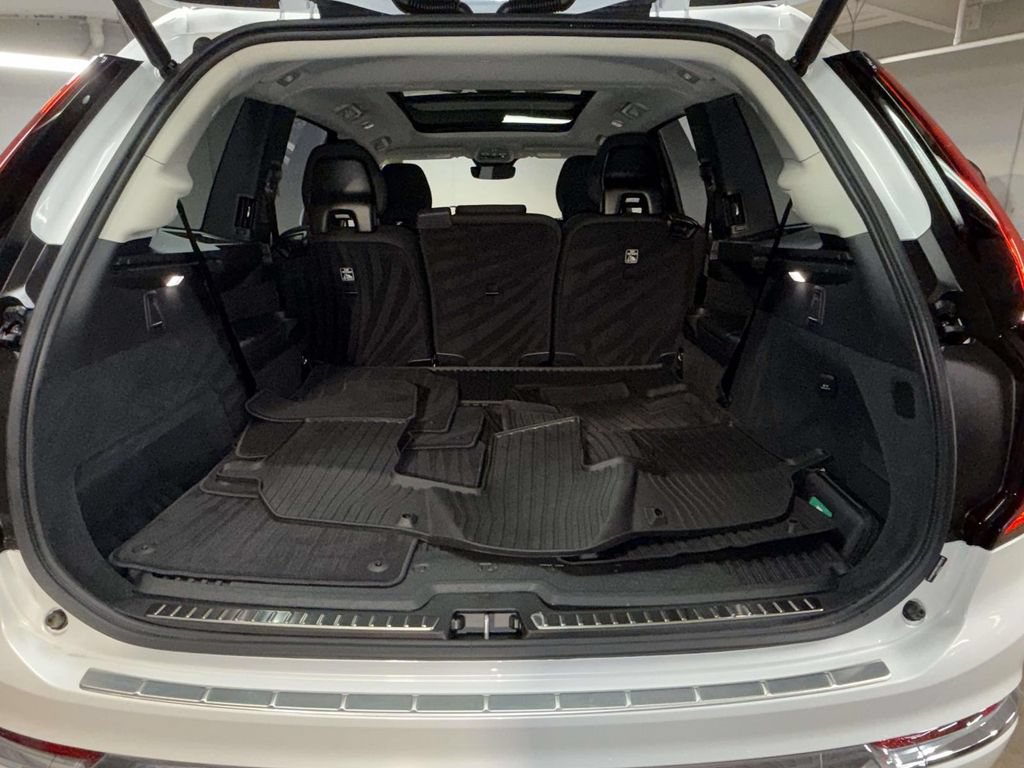 Certified 2025 Volvo XC90 T8 Plus w/ Protection Package Premier AWD/4WD image 16