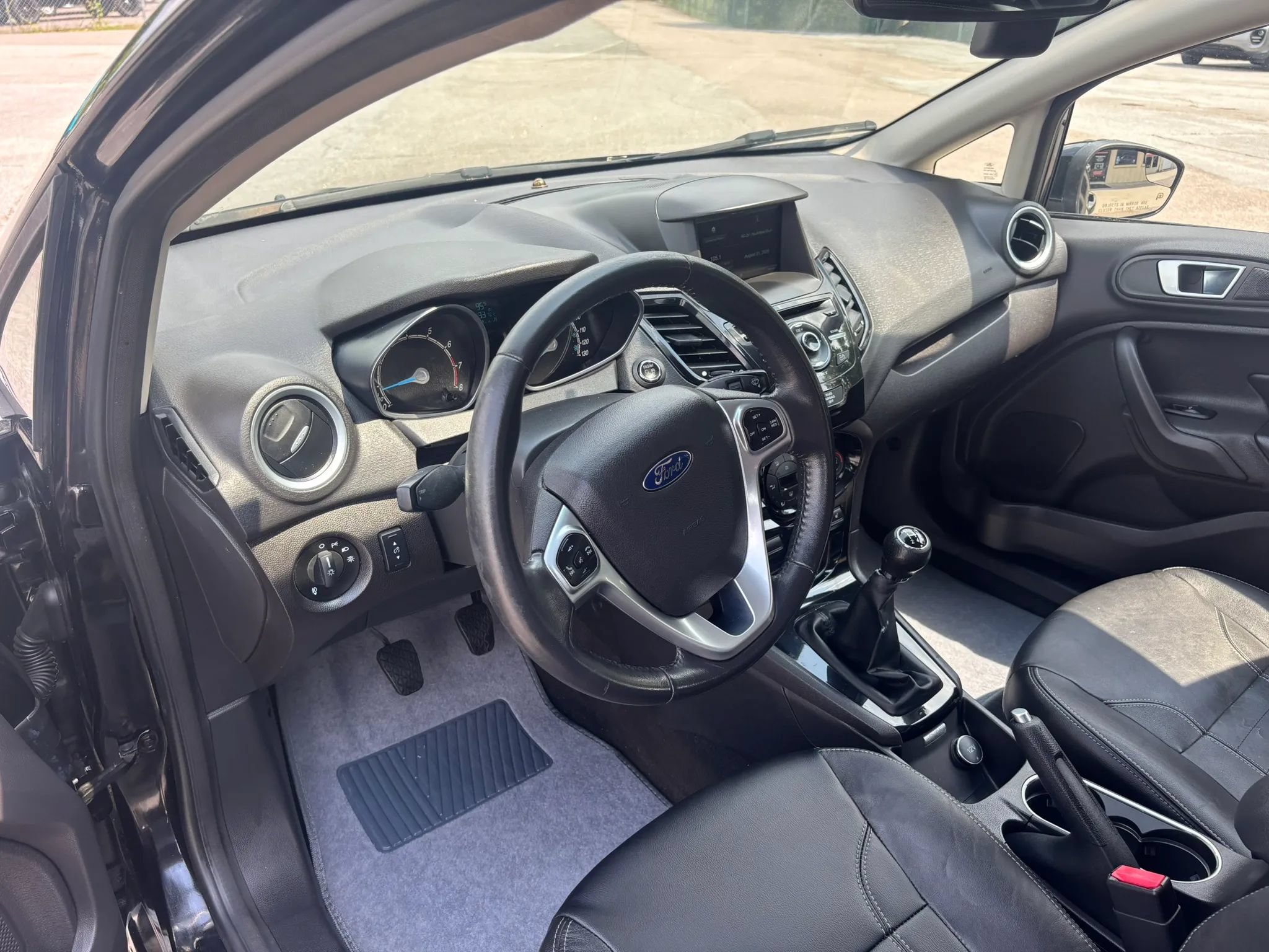 Used 2014 Ford Fiesta Titanium w/ Exterior Protection Package FWD image 9
