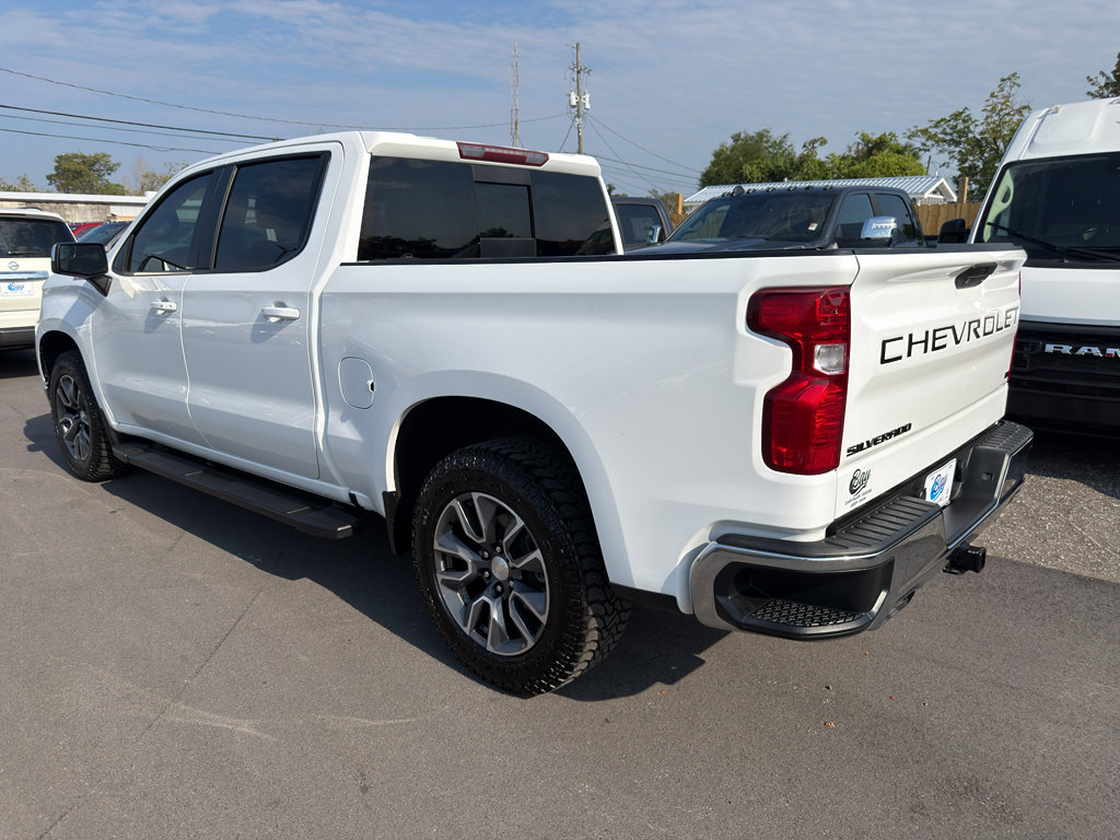 Used 2022 Chevrolet Silverado 1500 LT AWD/4WD image 2