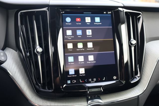 Used 2025 Volvo XC60 B5 Plus image 17