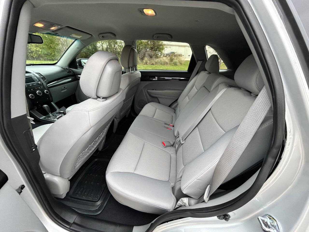 Used 2013 Kia Sorento LX w/ Convenience Pkg image 13