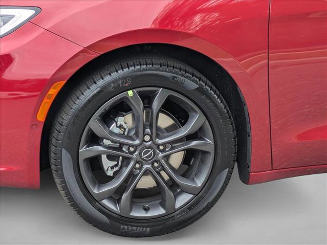 New 2026 Chrysler Pacifica Select image 10