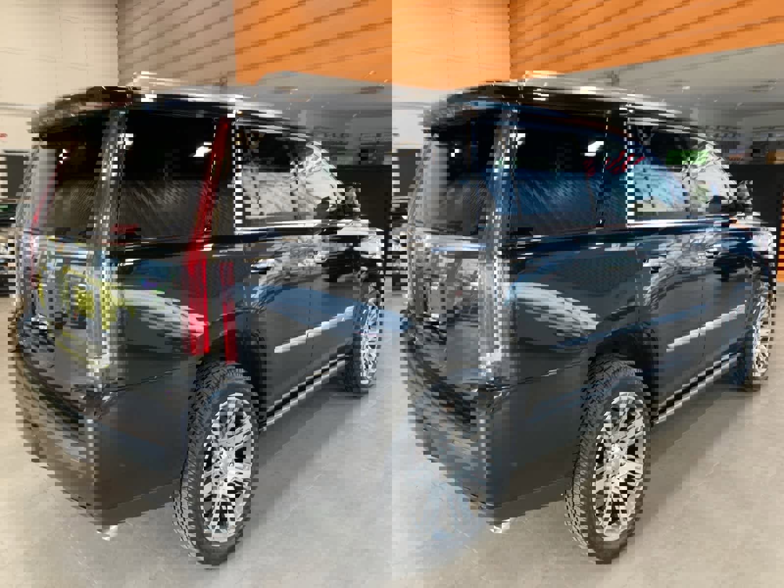 Used 2017 Cadillac Escalade Premium Luxury image 5