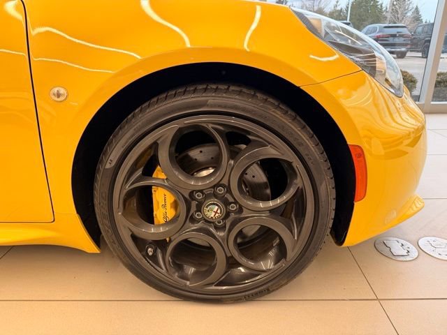 Used 2015 Alfa Romeo 4C Spider w/ Convenience Group image 33