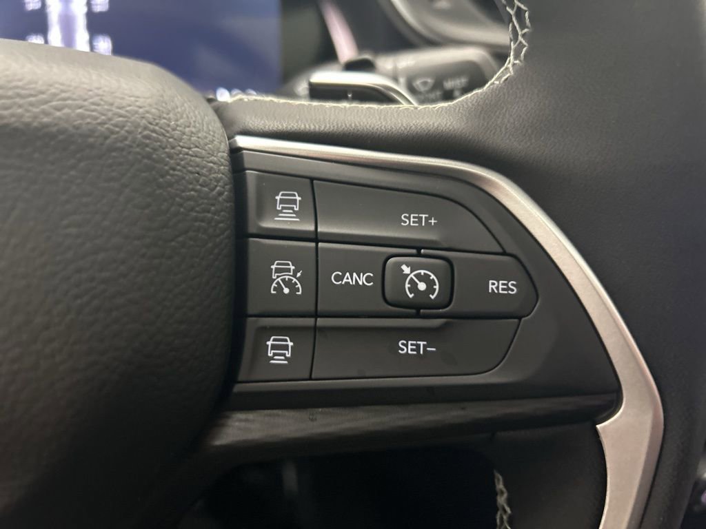 New 2025 Jeep Grand Cherokee Altitude AWD/4WD image 34