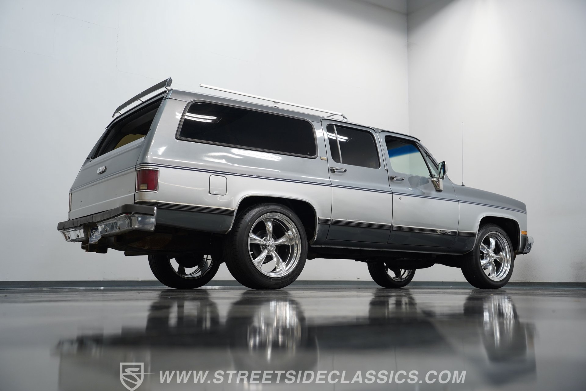 Used 1990 Chevrolet Suburban 2WD image 27