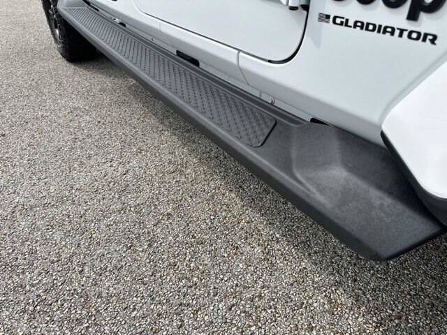 Certified 2025 Jeep Gladiator Overland AWD/4WD image 51