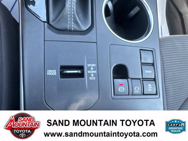 Used 2024 Toyota Highlander LE FWD image 17