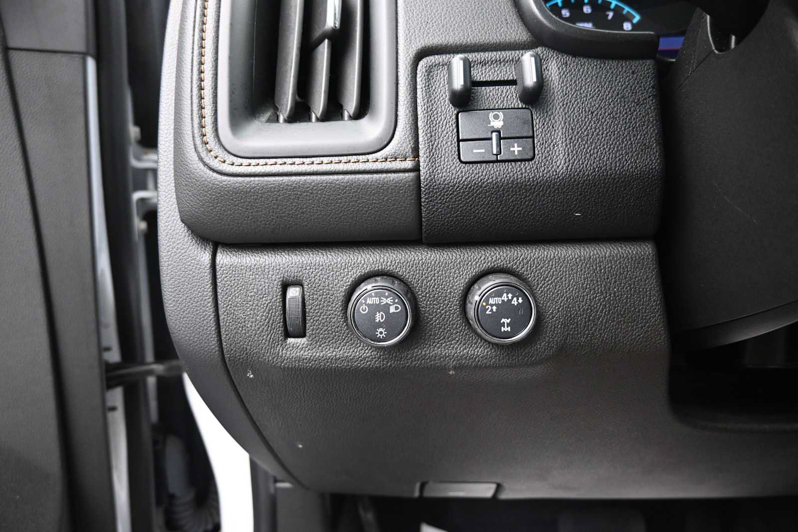Used 2021 GMC Canyon AT4 w/ Driver Alert Package AWD/4WD image 10