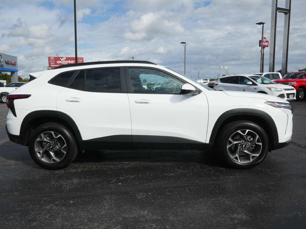 Certified 2026 Chevrolet Trax LT FWD image 4