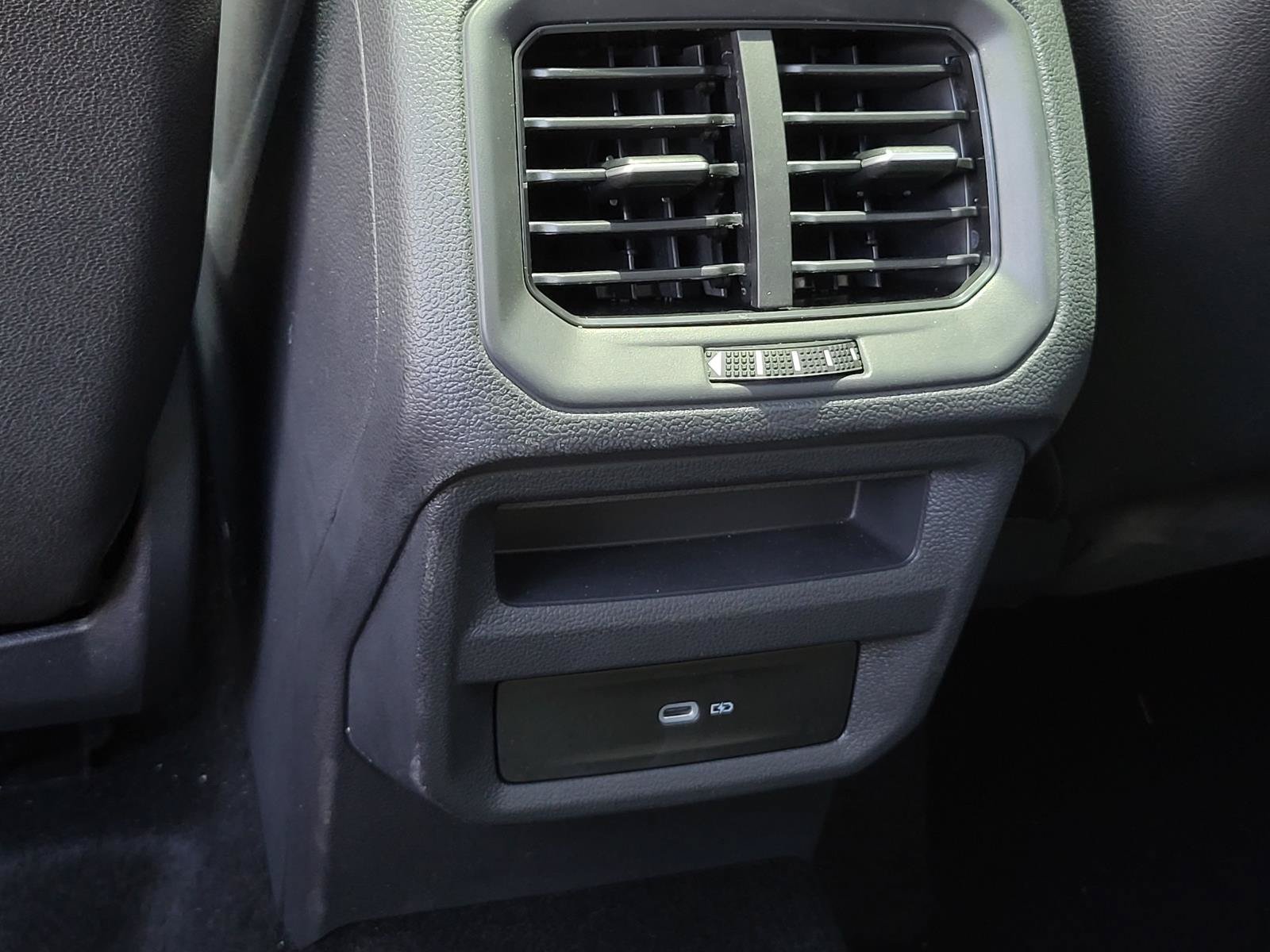 Used 2024 Volkswagen Taos SE AWD/4WD image 20