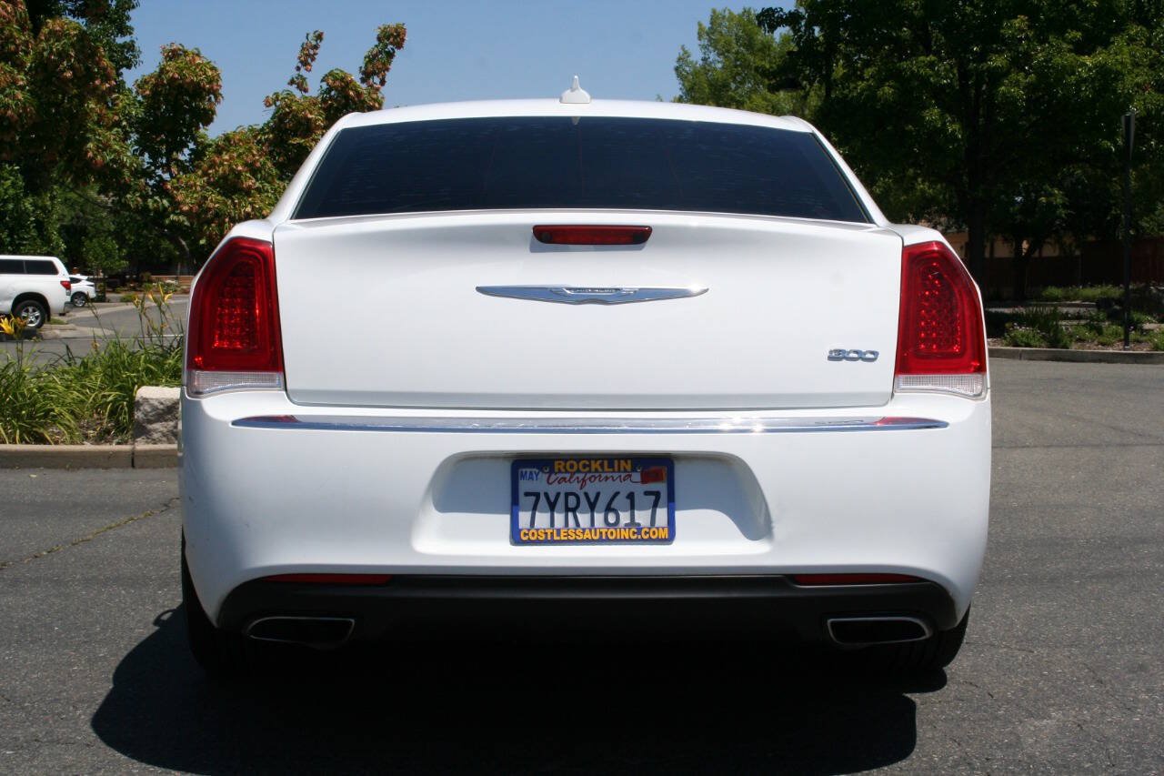 Used 2017 Chrysler 300 Limited RWD image 6