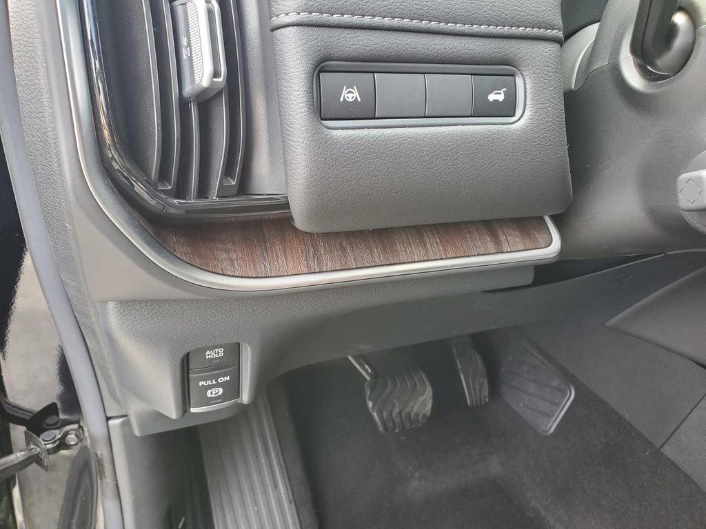 Used 2025 Nissan Armada SL w/ Captain's Chari Seat Package image 21