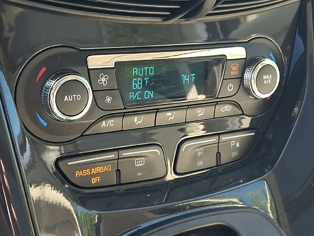 Used 2016 Ford Escape Titanium w/ Equipment Group 301A AWD/4WD image 18