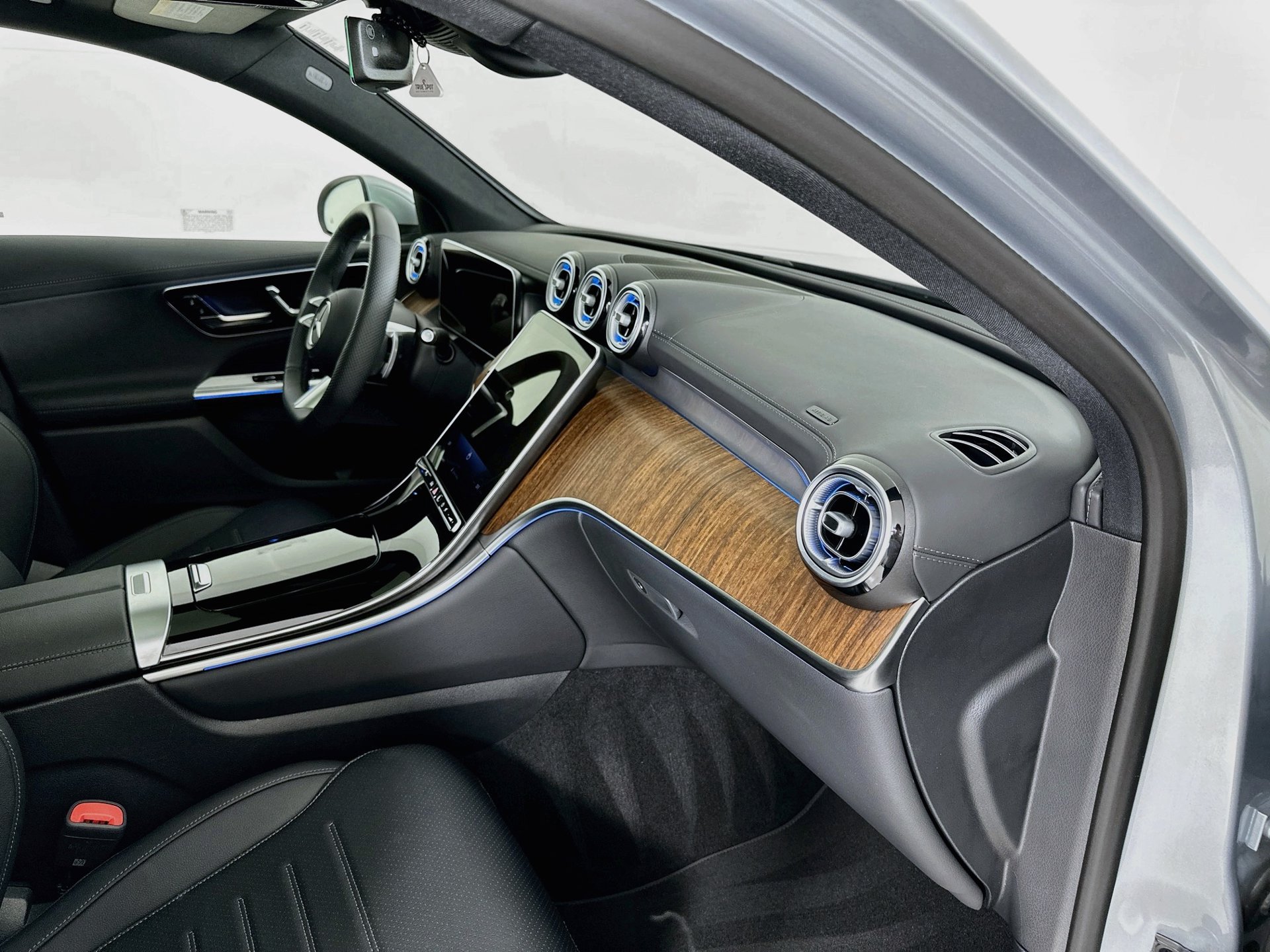 Certified 2026 Mercedes-Benz GLC 300 4MATIC w/ AMG Line image 33