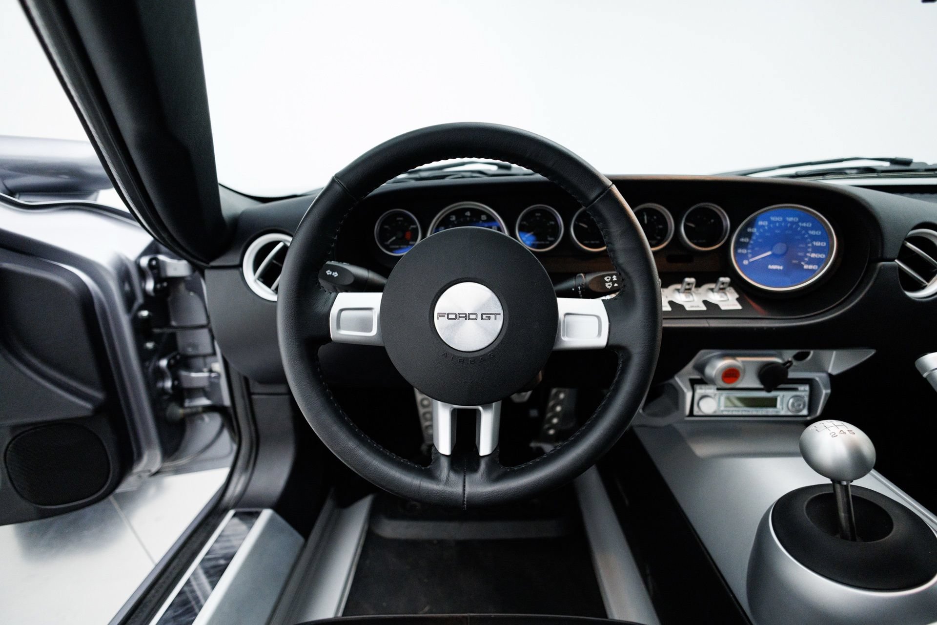 Used 2006 Ford GT RWD image 30