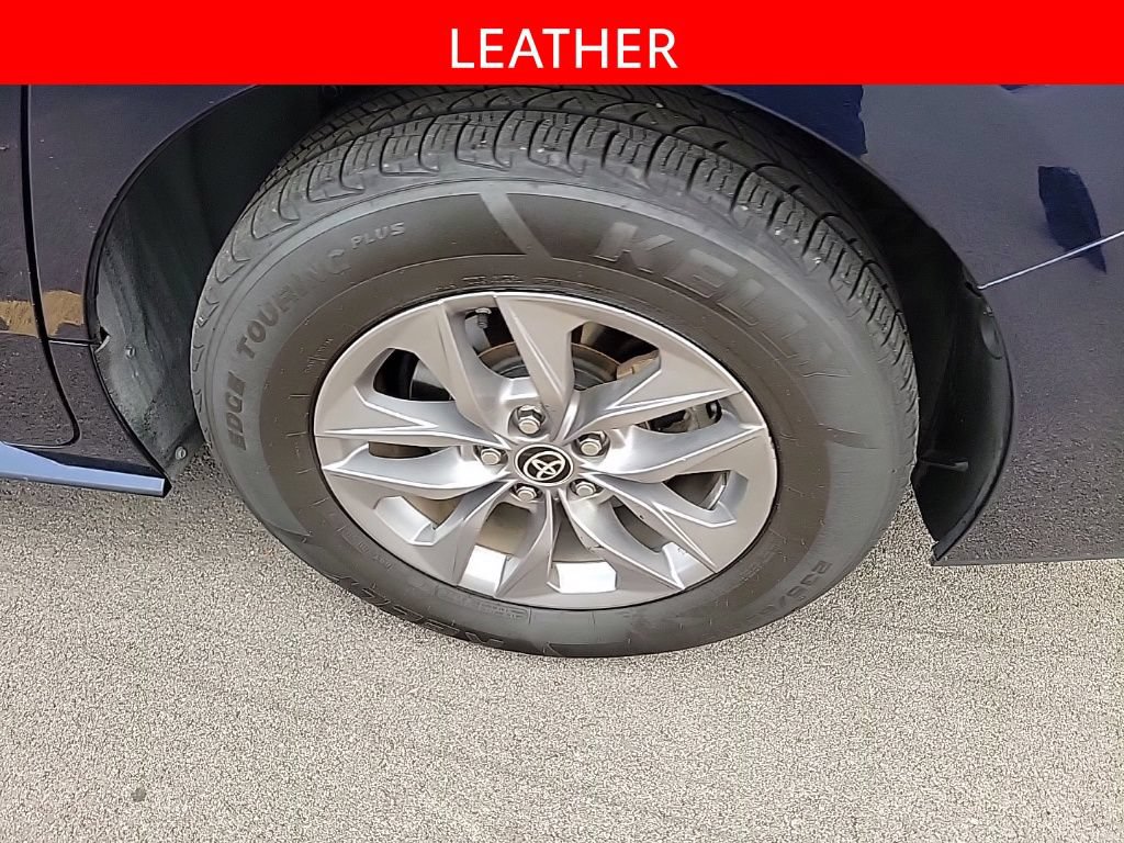 Used 2022 Toyota Sienna XLE FWD image 5
