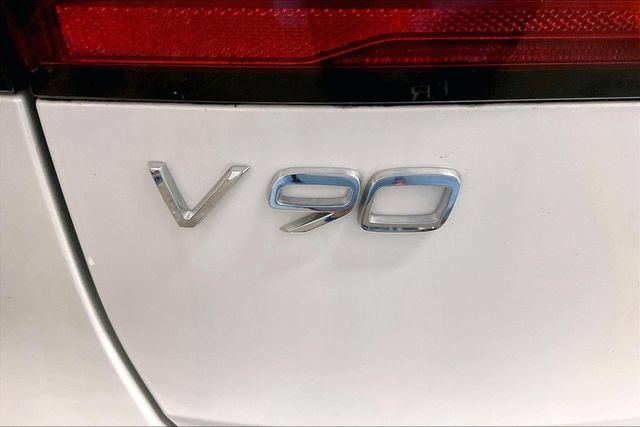 Certified 2025 Volvo V90 B6 Cross Country Plus AWD/4WD image 10