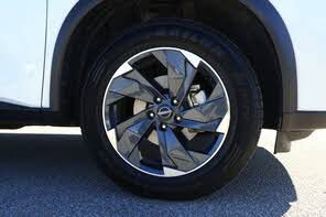 Used 2024 Nissan Rogue SV image 5