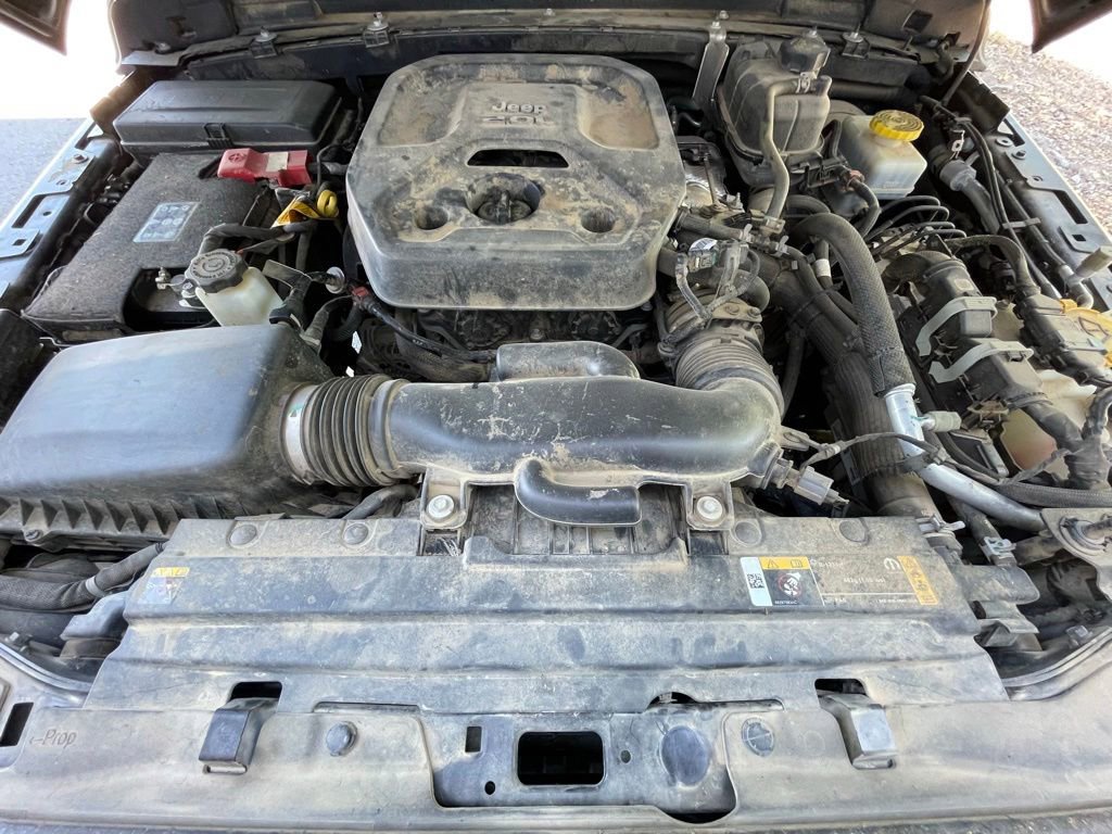 Used 2021 Jeep Wrangler Unlimited Sahara AWD/4WD image 31