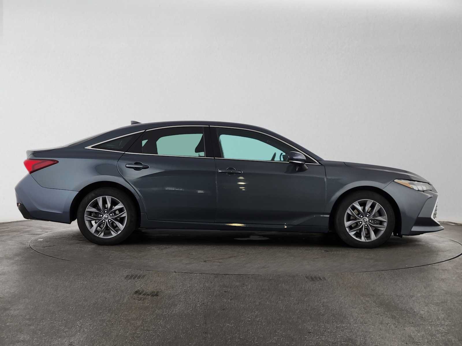 Used 2020 Toyota Avalon XLE w/ Carpet Mat Package FWD image 2
