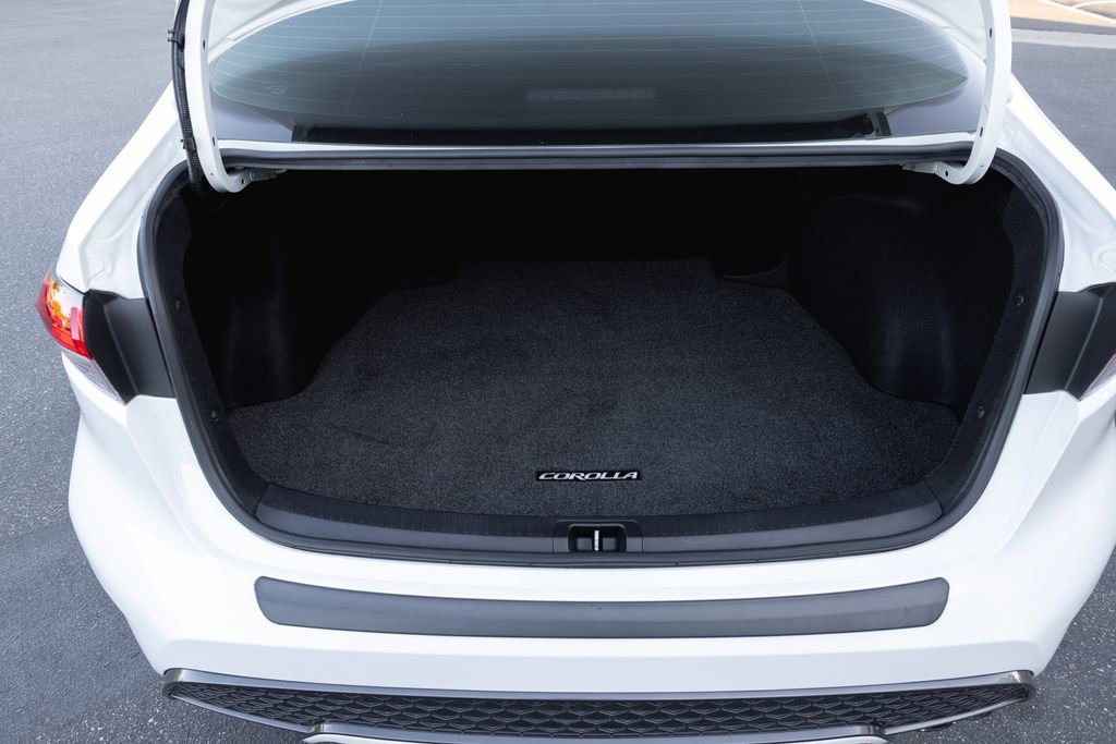 Certified 2020 Toyota Corolla SE w/ Carpet Mat Package (TMS) FWD image 8
