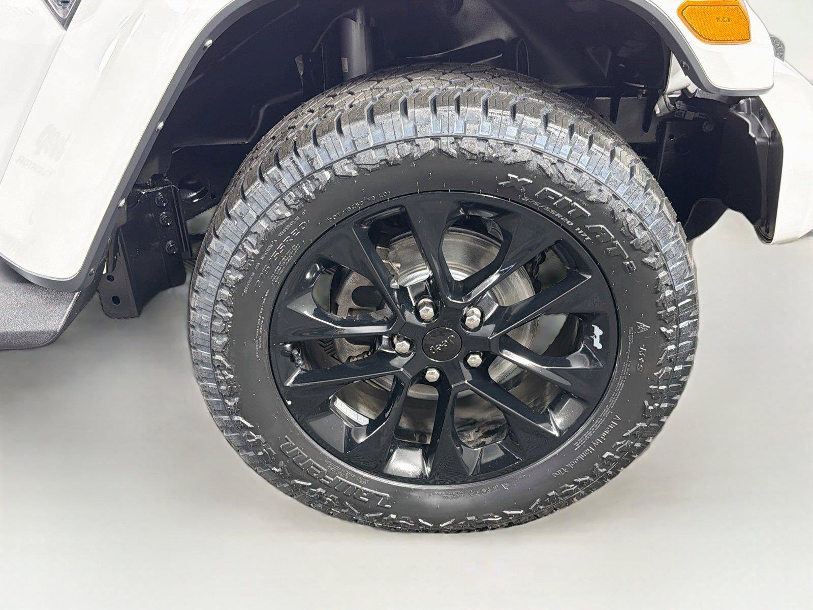 Used 2023 Jeep Gladiator Overland AWD/4WD image 36