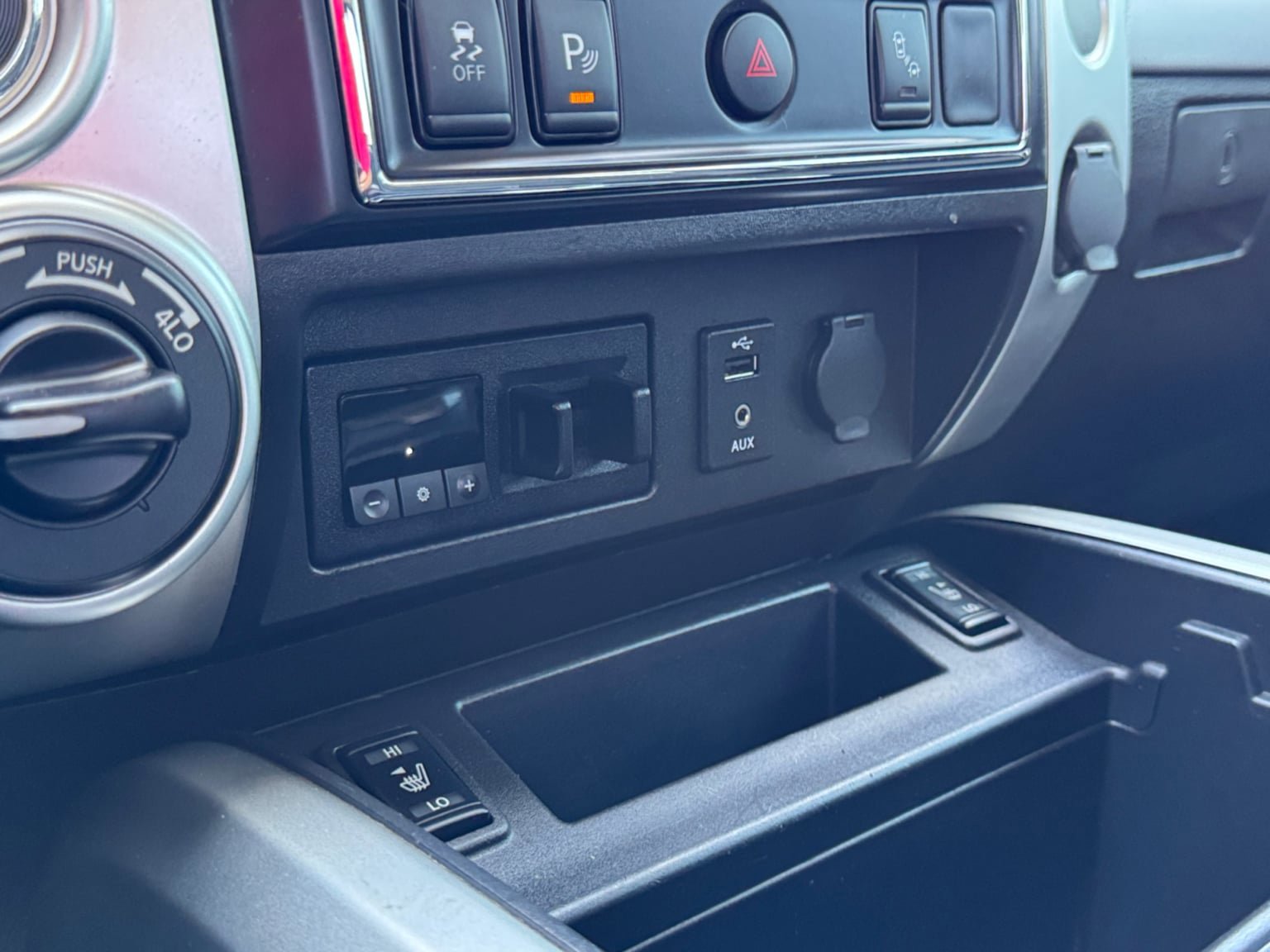 Used 2018 Nissan Titan PRO-4X AWD/4WD image 25
